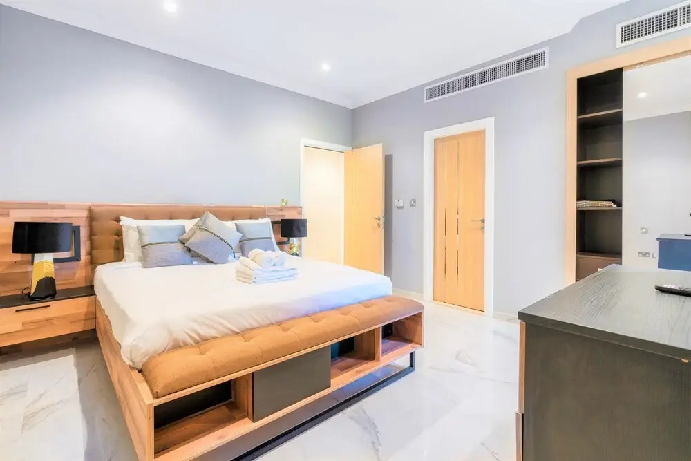Luxurious 5 Bedroom Duplex with terrace & sea view