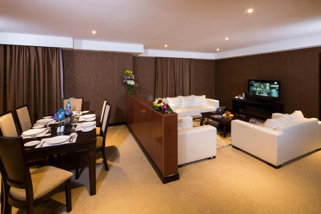 Monroe Hotel & Suites