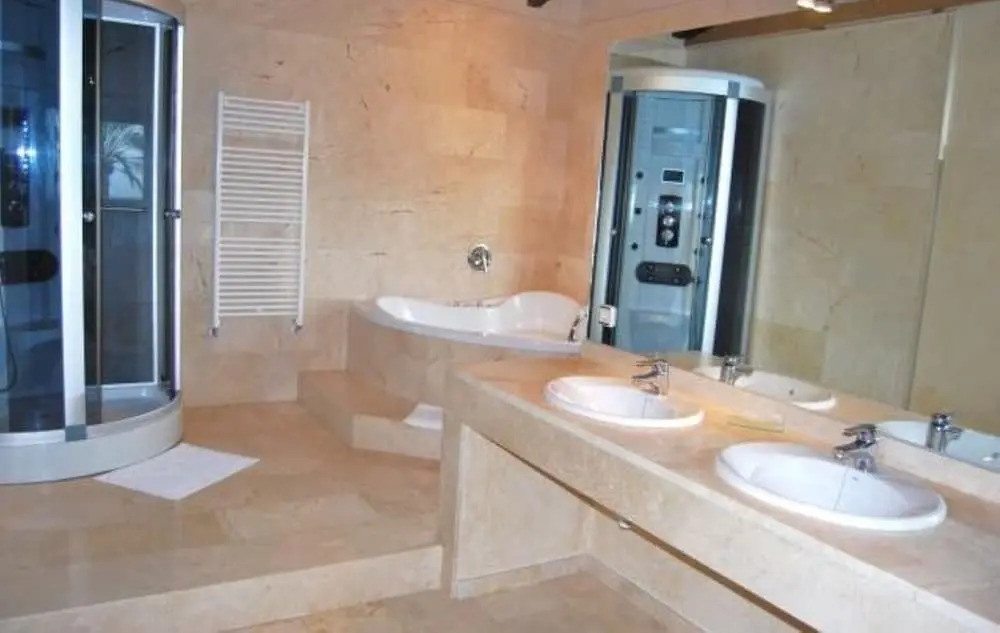 House - 4 Bedrooms with Pool and WiFi - 103976