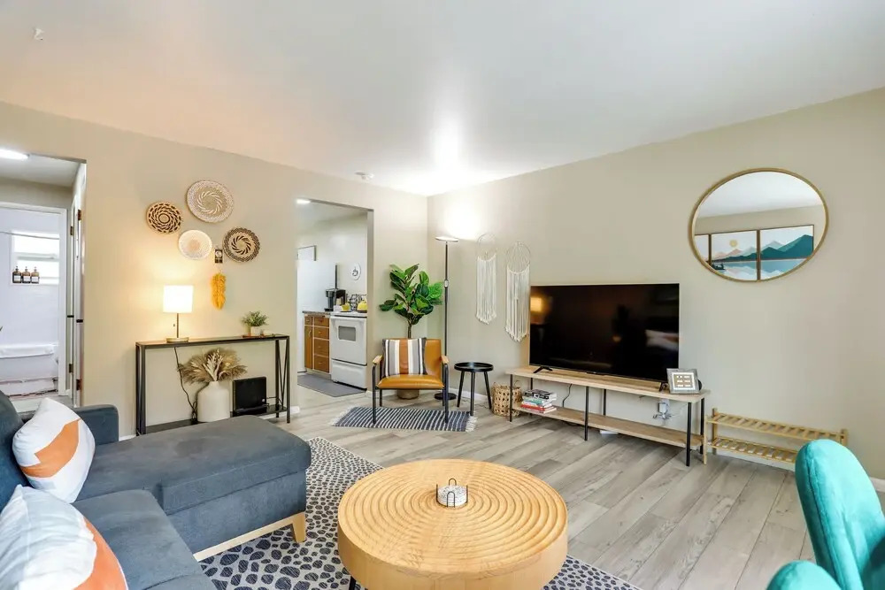 Seattle Scandi-boho Gem: Walk to Waterfront!
