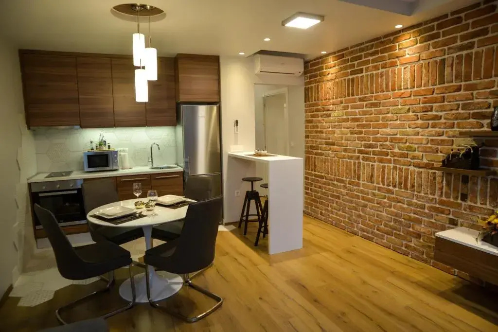 Fifi apartment w. parking in old town