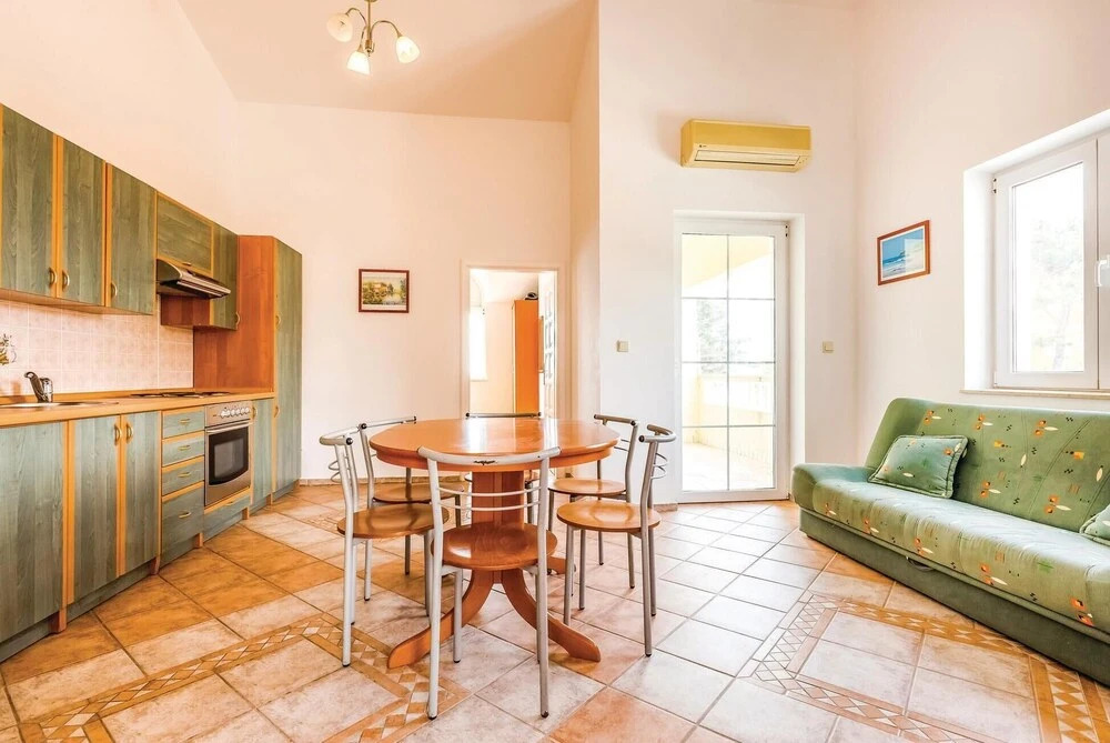 Beautiful Home in Banjol With Wifi and 2 Bedrooms