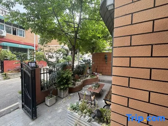 Weidingmao Apartment