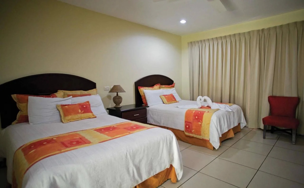 Hotel Caña Brava Inn