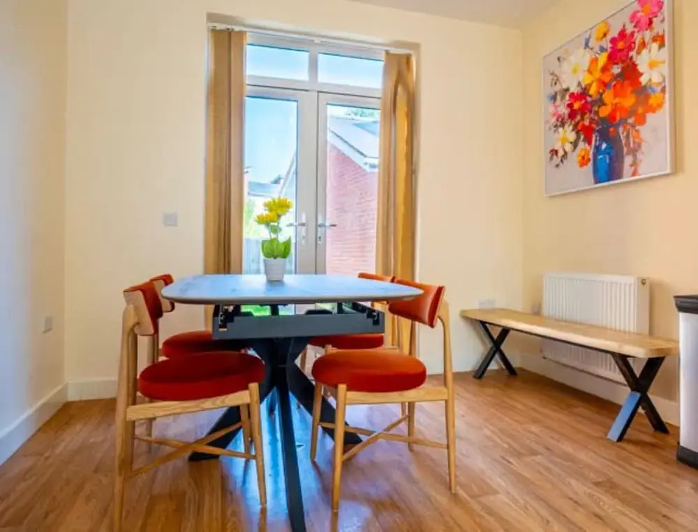 14 Guests-6 Bedroom House, Free Parking