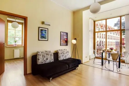 Cozy & Comfy Old Town Apartment With Balcony