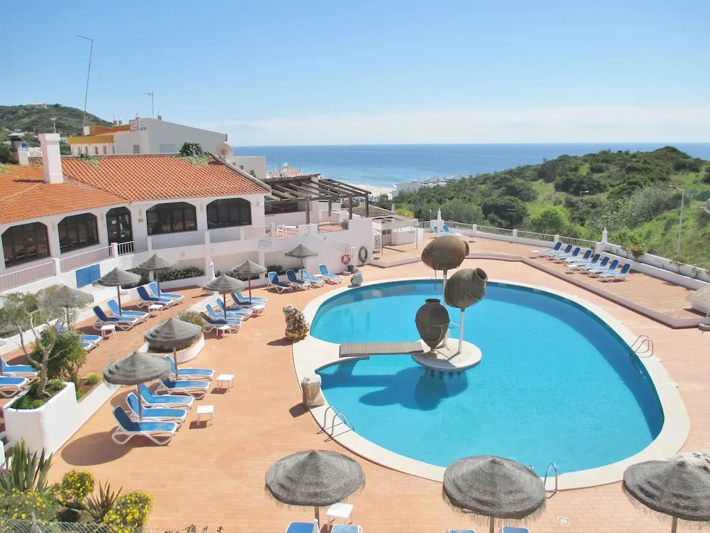 Apartamentos Salema Praia Club