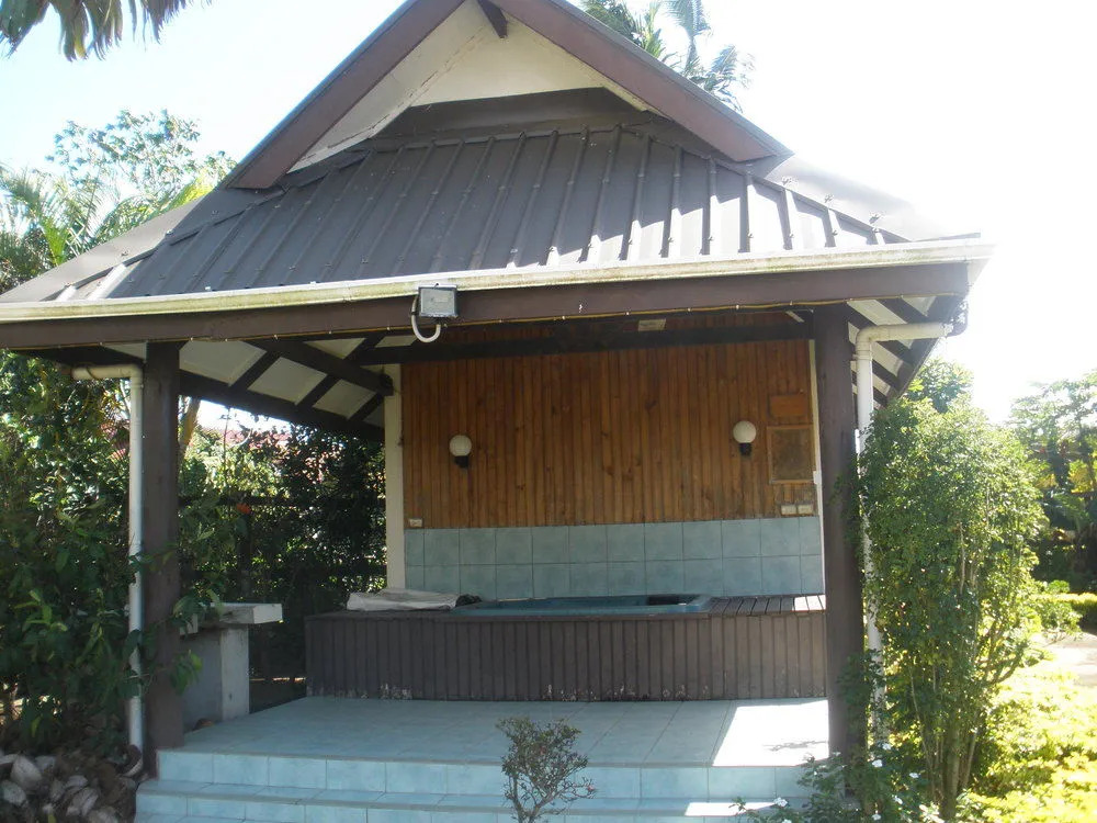 Shalini Garden Hotel & Apartments