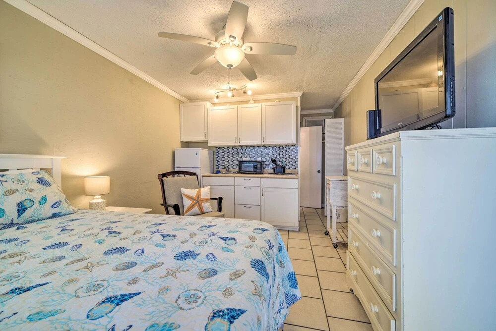Beachfront PCB Studio: Pool, Patio & Deck Access!