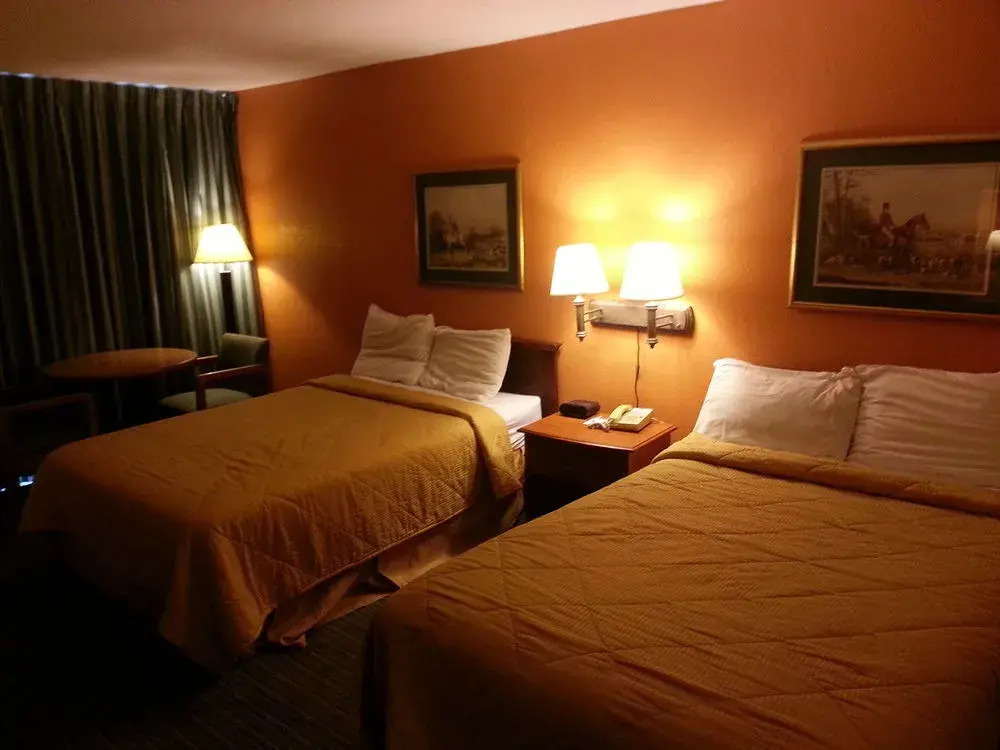 Rodeway Inn & Suites