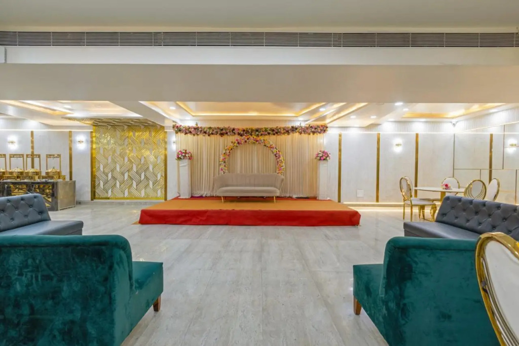 Aadat Hotel Subhash Chowk Gurgaon