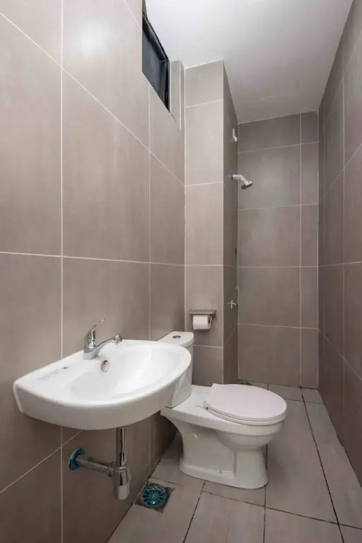 2BR Space Apt Near KSL CIQ JB