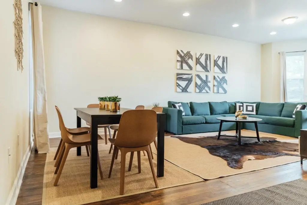 Spacious and Airy Apartment for Big Groups!
