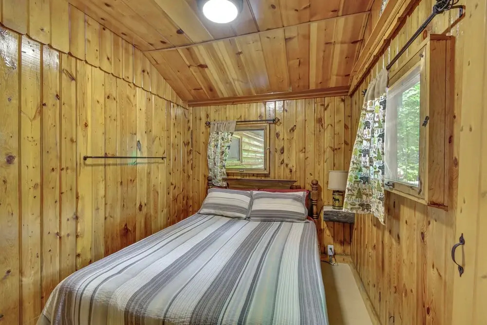 Cabin 600' to Manistee Lake Private Shared Access