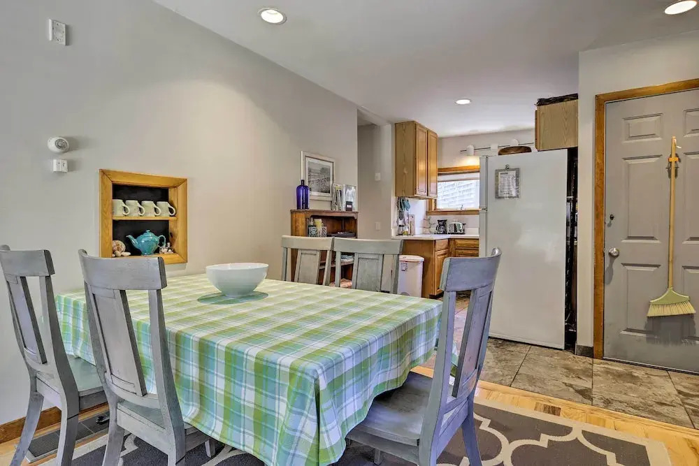 Great for Couples! Cape Cod Cottage 2 Mi to Beach