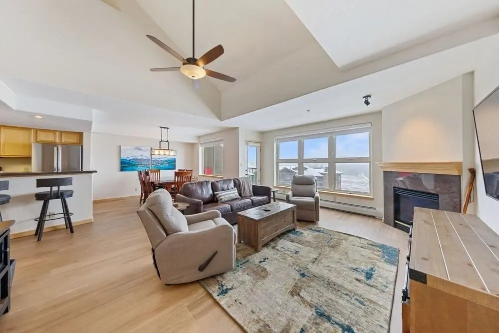 Newly Renovated 3 Bedroom Plus Loft With Stunning Mountain and Lake Views! 3 Condo by Redawning