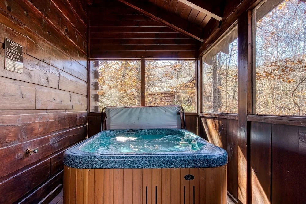 ER84 - Serenity Summit - Great location, Close to all the action! cabin