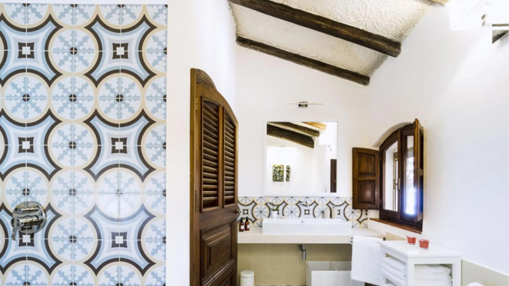 Exclusive seafront villa with private pool-VILLA LUNA BLU