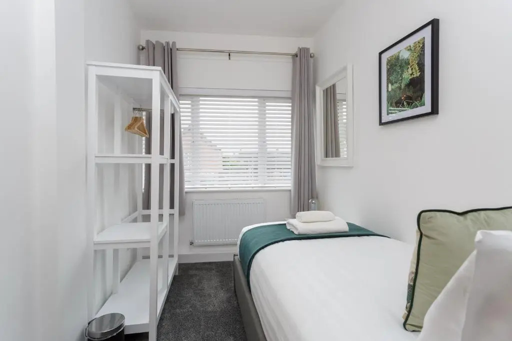 Oliverball Serviced Apartments - Milton Heights - Modern 2 bedroom apartment with terrace in Portsmouth