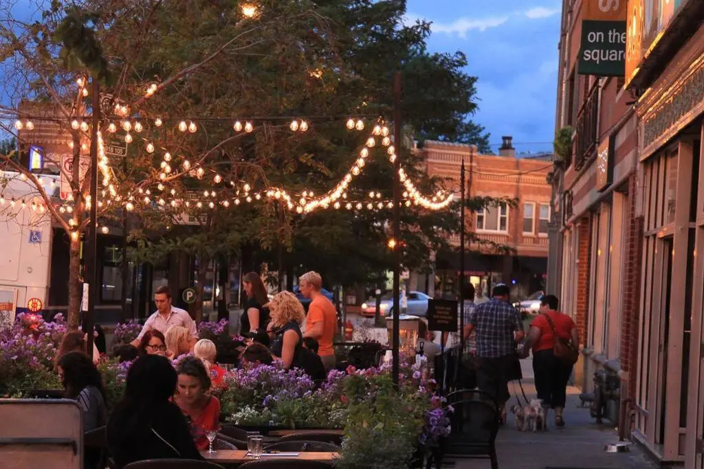 Lovely Logan Square 2-Bedroom in Chicago