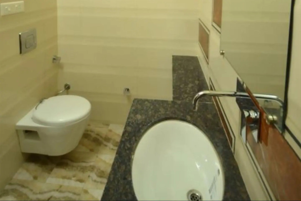 Capital O 9235 Hotel Nayyar