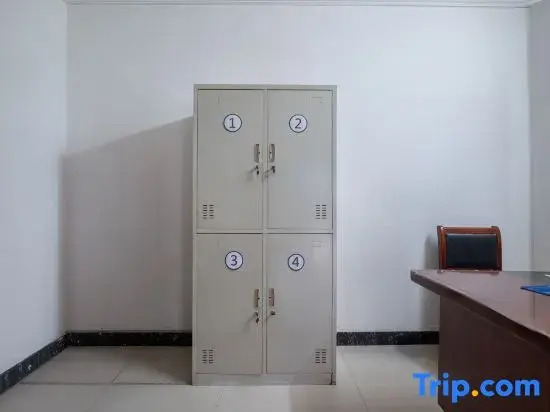 Rongjiang Shangpin International Hotel (Guzhou Dahekou Wharf Branch, Village Super Football Stadium)