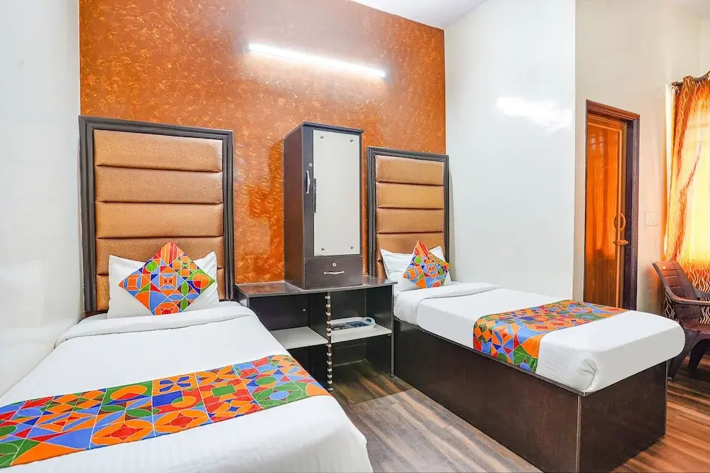 Pavithraa Deluxe Suites by OYO Rooms