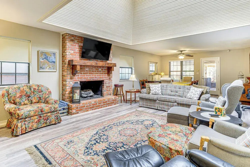 15 Mi to Dtwn: Oklahoma City Family Home