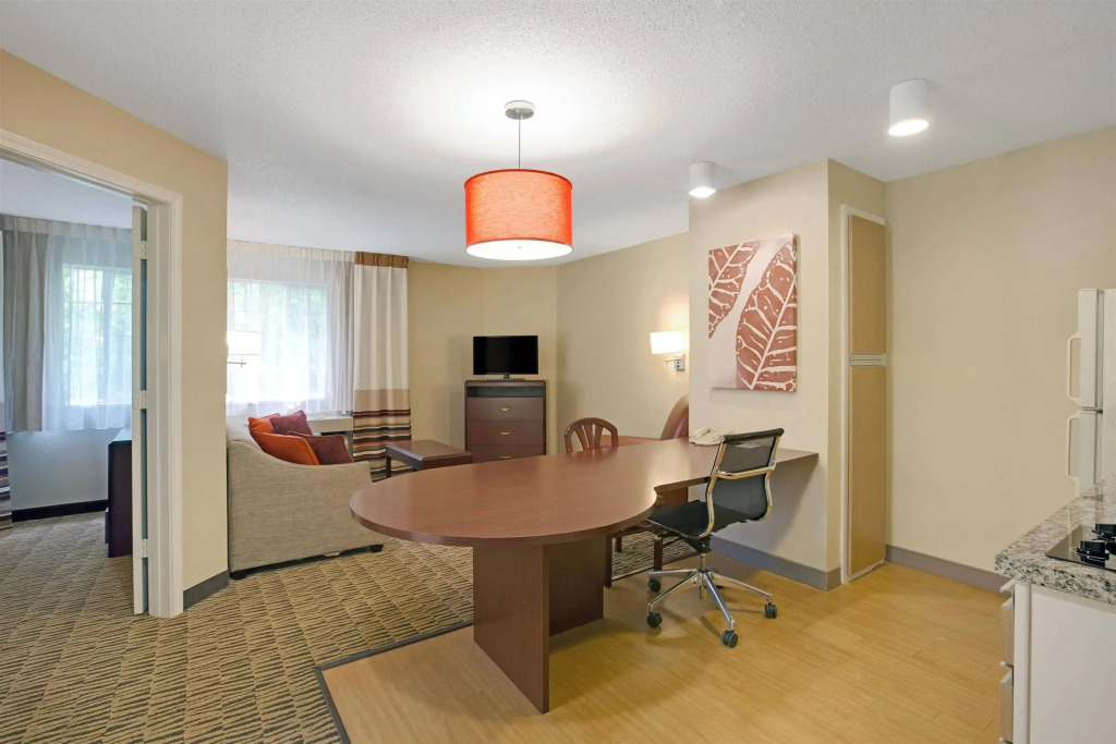 Suburban Studios Charlotte - Executive Park
