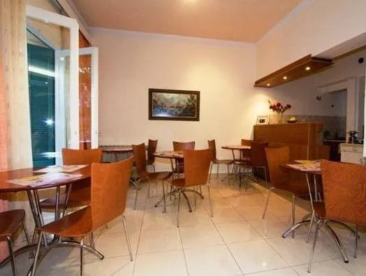 Hotel Adonis