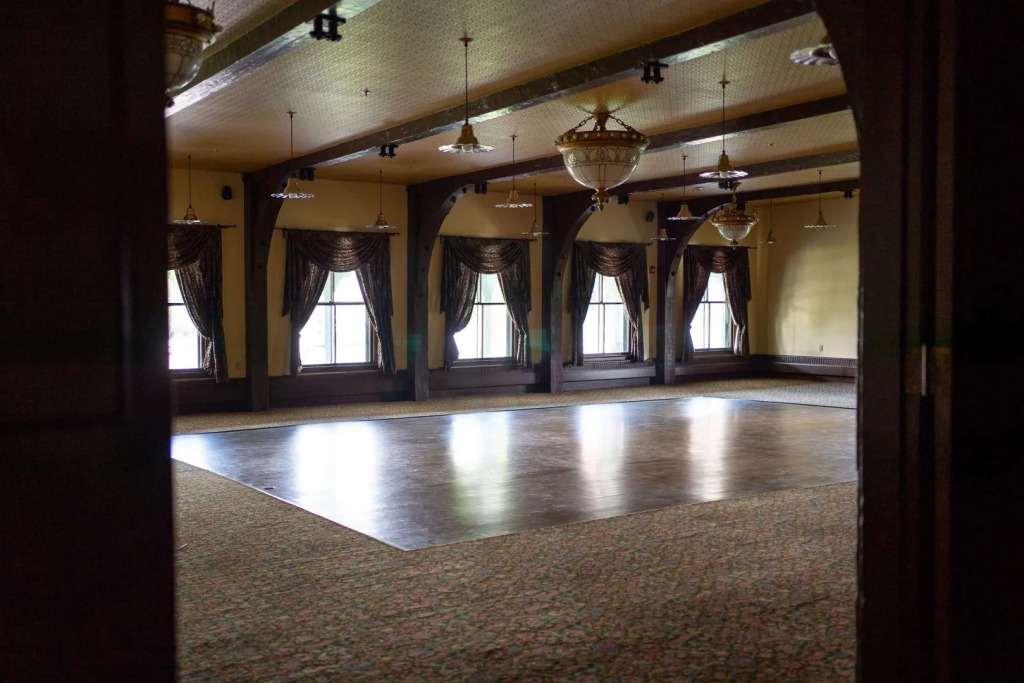 Sheridan Inn - Best Western Signature Collection