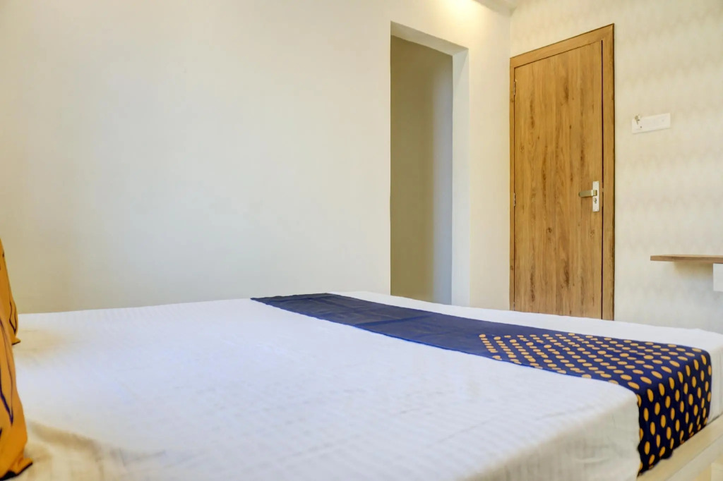 SPOT ON 77586 Royal Inn Lodging