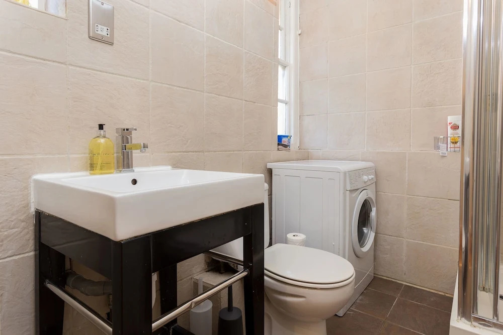 2 Bedroom Flat Sleeps 4 in Pimlico