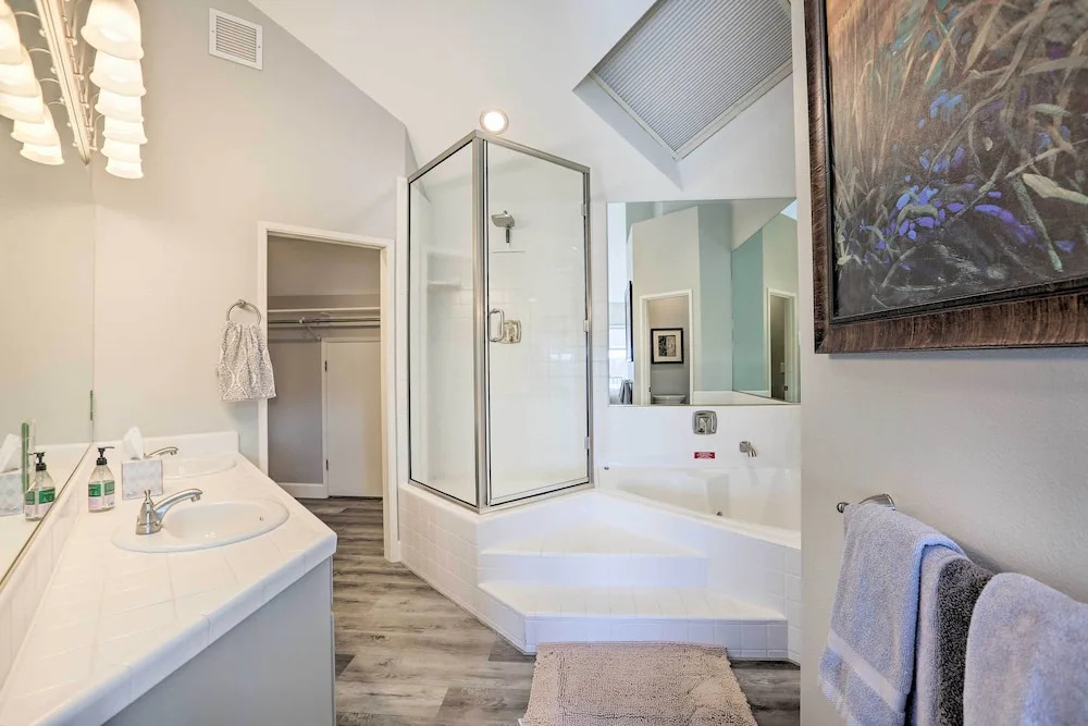 Hiking Trail & Hot Tub Access: Bend Condo w/ Deck