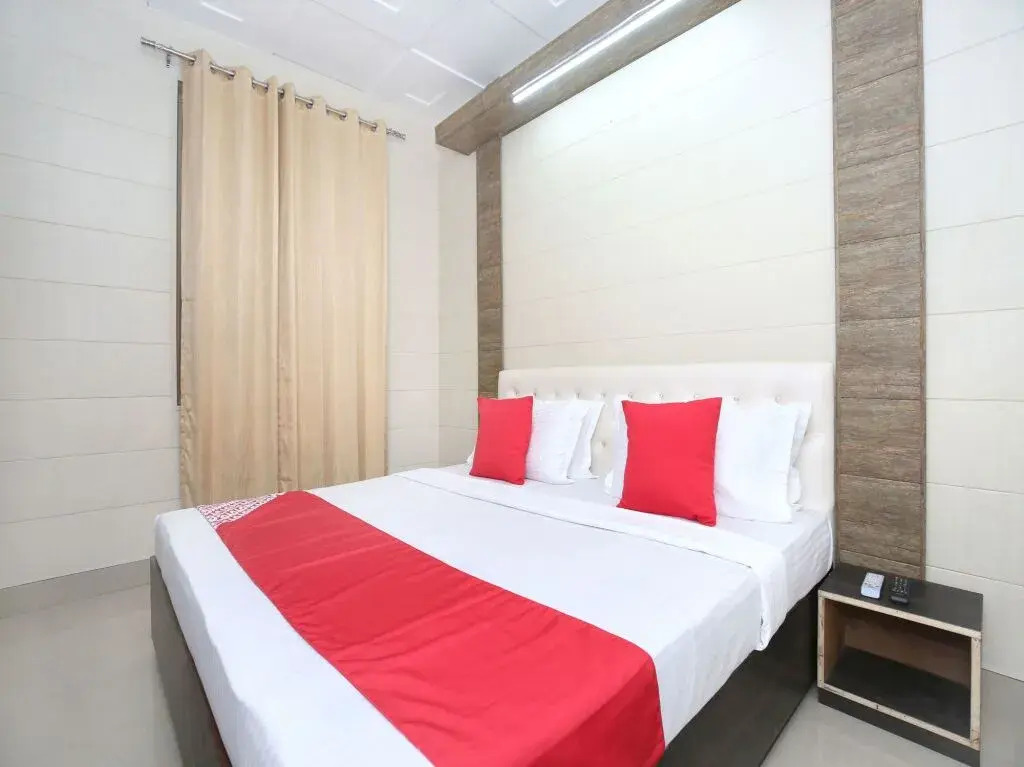 Hotel Gold Star By OYO Rooms