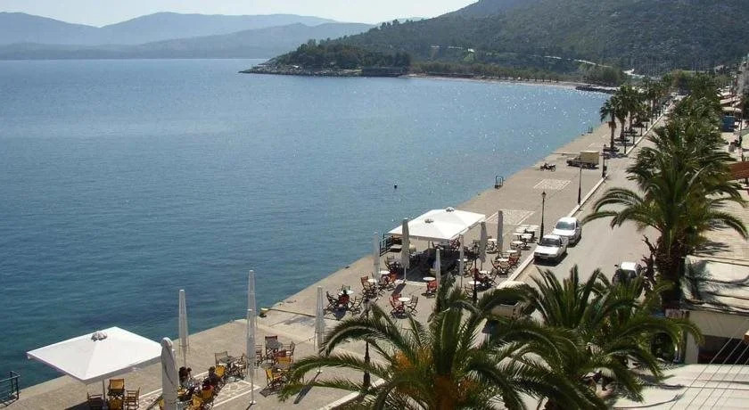 Saronis Hotel