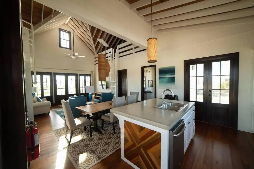 Athena's Mahogany House by the Bay 4 Bedroom/2 Bathroom