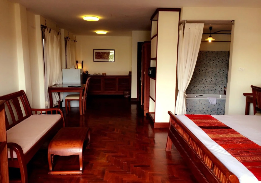 Avilla Phasouk Hotel