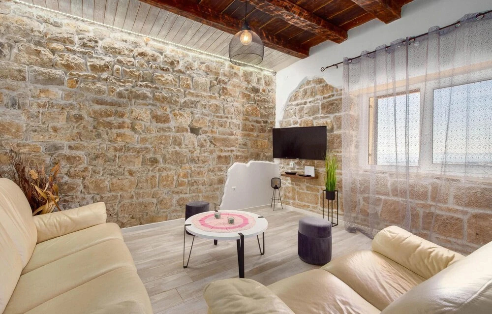Amazing Home In Kucine