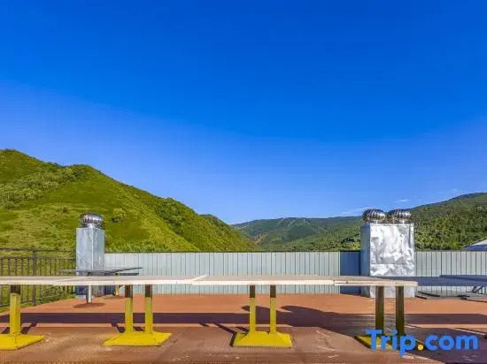 Shangalila Luxury Hotel
