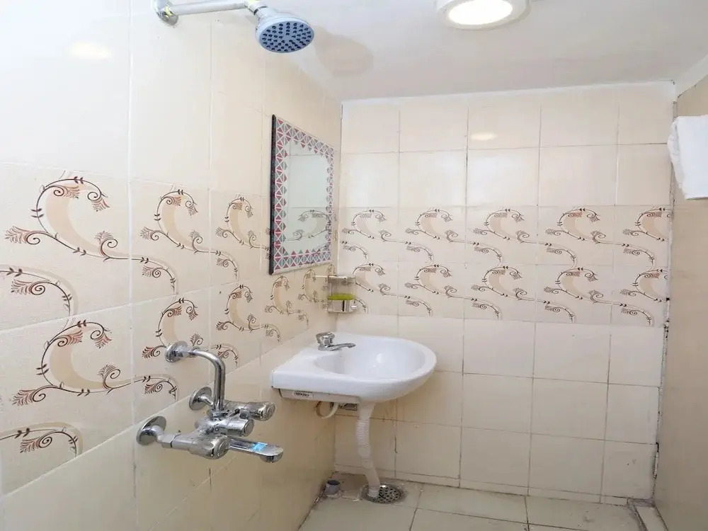 People's Castle By OYO Rooms