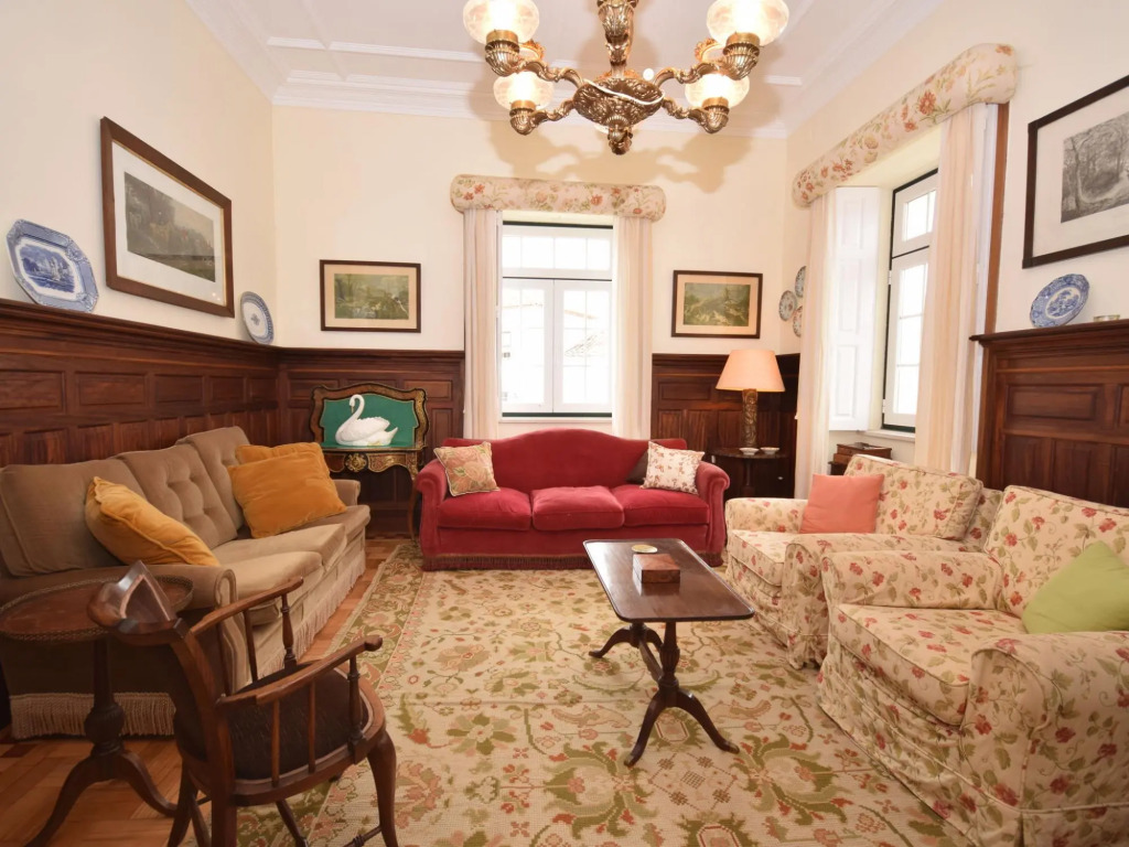 Sprawling Villa Near Alenquer