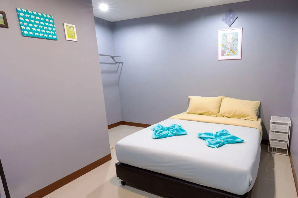 Wanderlust Bangkok Hostel