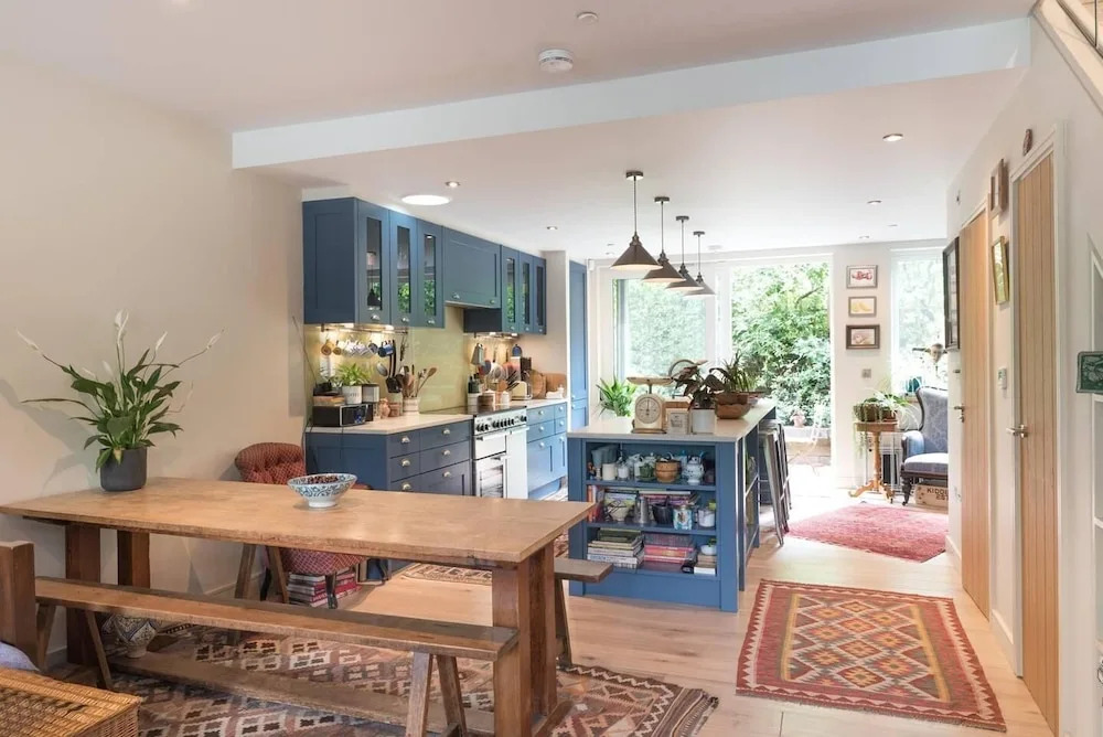 Cosy And Beautiful 4br House