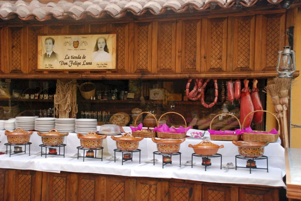 Nuestras Raíces Hotel - Museo - Restaurante