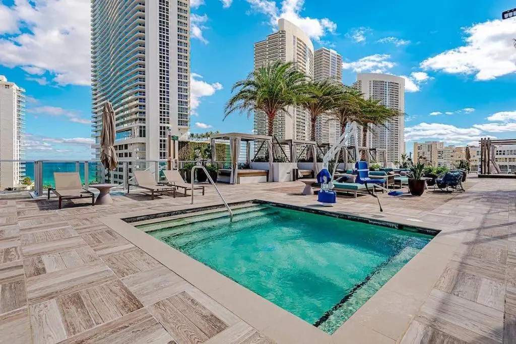 5 * AMENITIES Luxury 3 BR - FRONT Intercostal VIEW