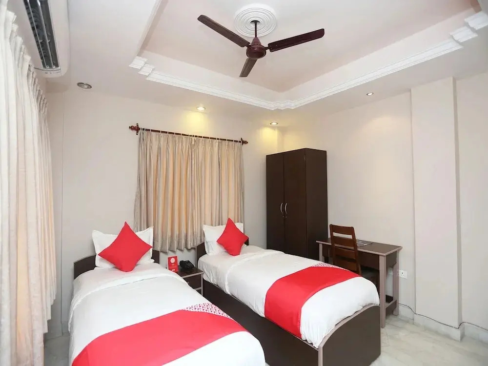 B S Guest House by OYO Rooms