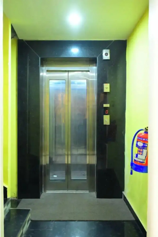 DhamStay Hotel Santosh Inn Near Temple