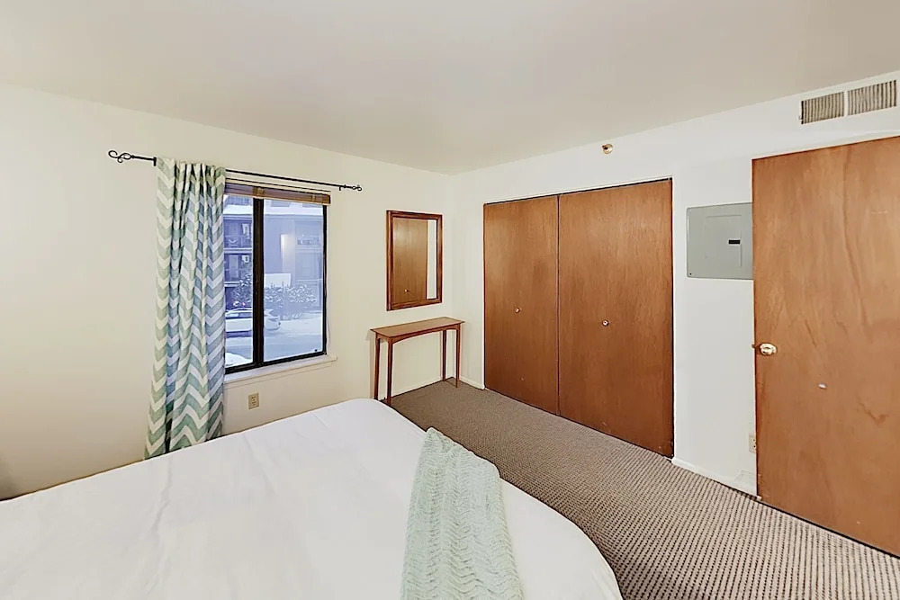 Powder Pointe W/ Hot Tub - Walk To Lifts! 1 Bedroom Condo
