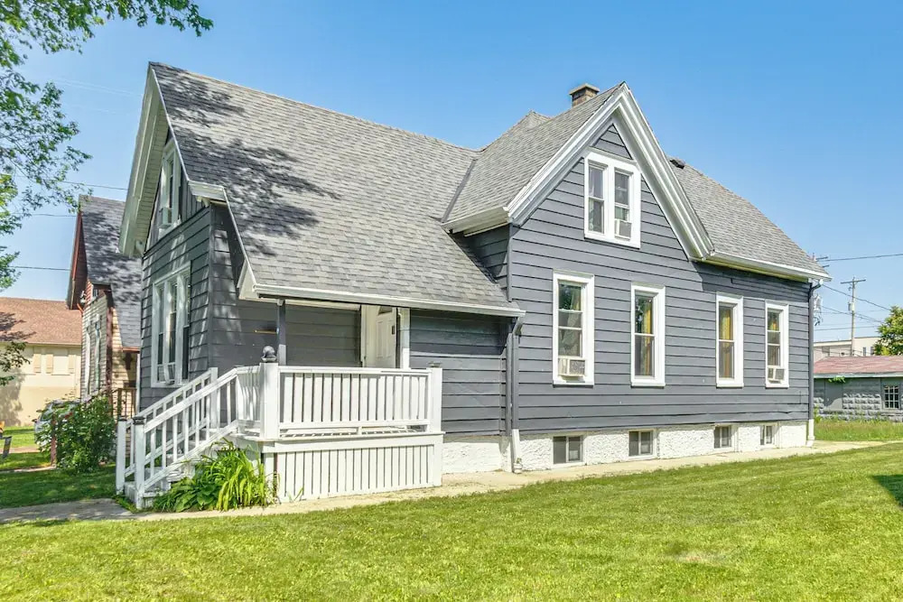 2 Mi to Dtwn Milwaukee: Family Home w/ Yard